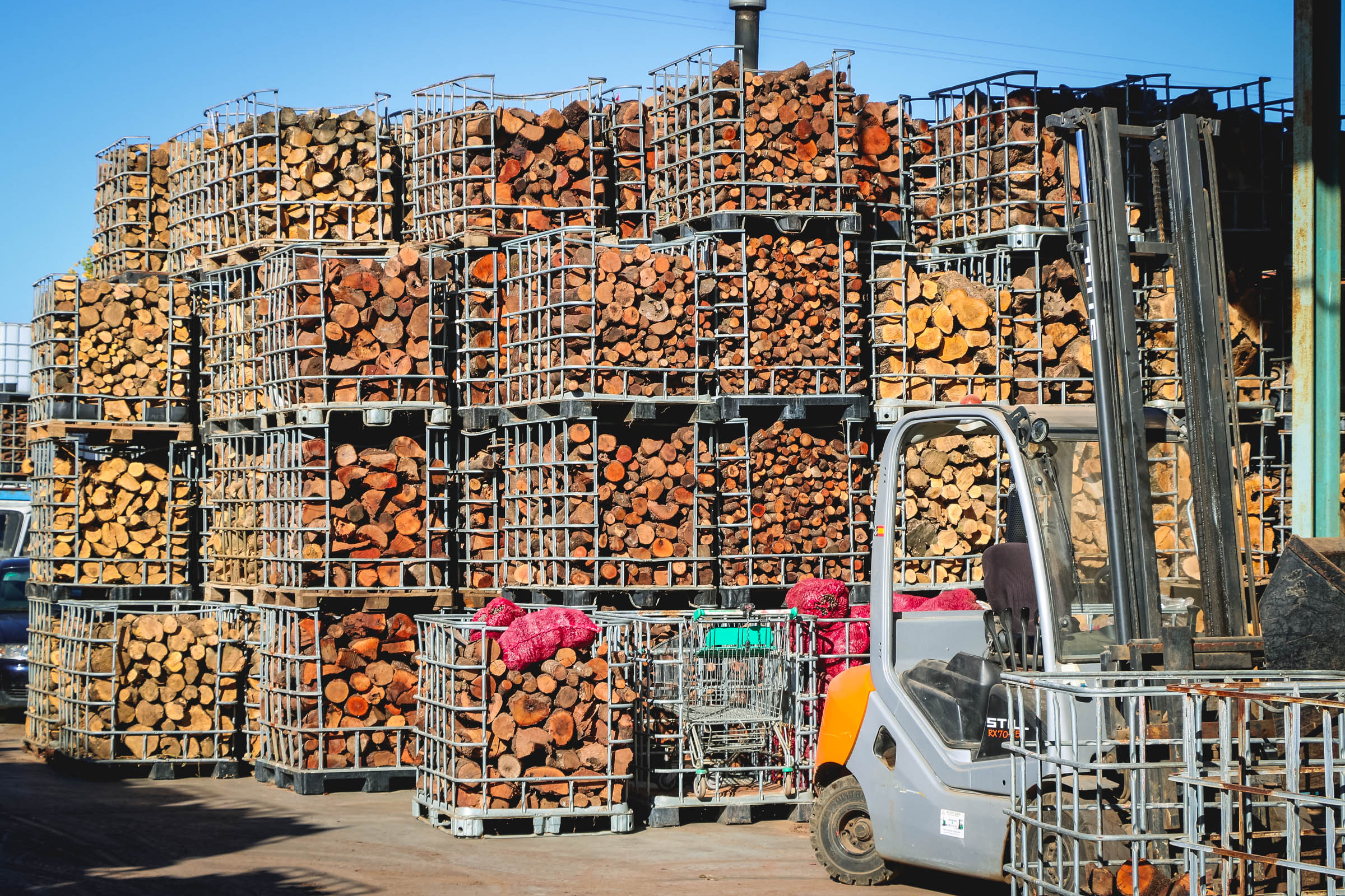 Leñas Marcos VENTA DE LEÑA Y CARBÓN